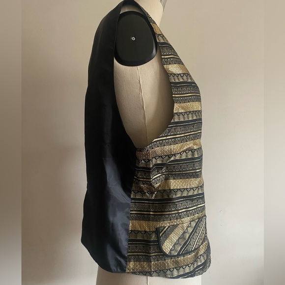 Black and gold vest - Picture 4 of 9